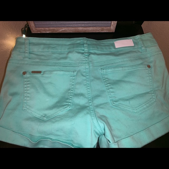 Shorts - Picture 3 of 4